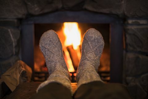 3 manieren om warme handen en voeten in de winter te garanderen, volgens een arts