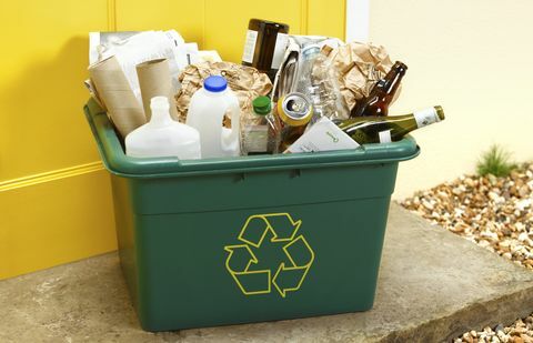 afval voor recycling aan de deur voor inzameling
