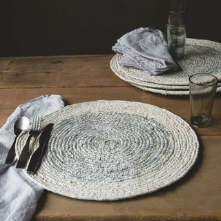 Set van vier witte zeegras placemats