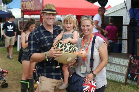 Mike en Zara Tindall met hun oudste dochter Mia in 2006