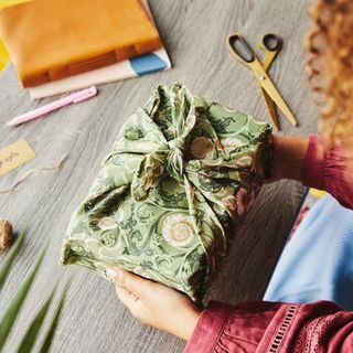 Herbruikbare luxe stoffen geschenkverpakking, Furoshiki-verpakking