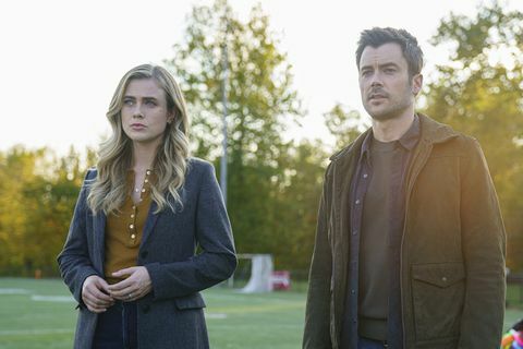 manifest tail spin episode 304 afgebeeld l r melissa roxburgh als michaela stone, mat lang als zeke landon foto door peter kramerwarner broers