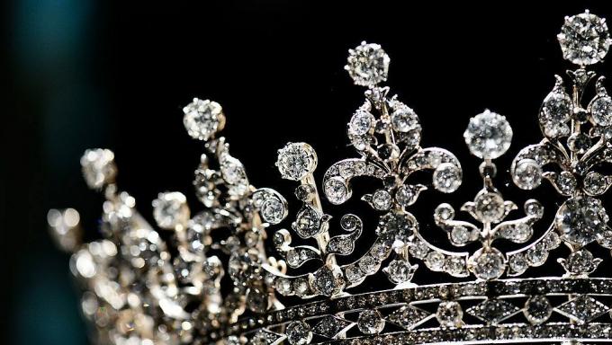 preview voor The Most Luxurious Royal Family Jewels