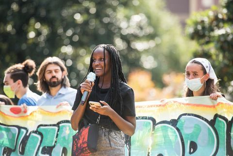 vrijdag voor de toekomst, de demonstratie en parade met slottoespraak in Milaan met greta thunberg en vanessa nakate milaan italië, 1 oktober 2021 foto door elena di vincenzoarchivio elena di vincenzomondadori portfolio via getty afbeeldingen