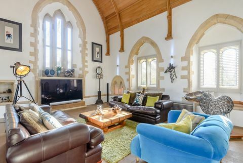 Kerk eigendom te koop - woonkamer interieurs