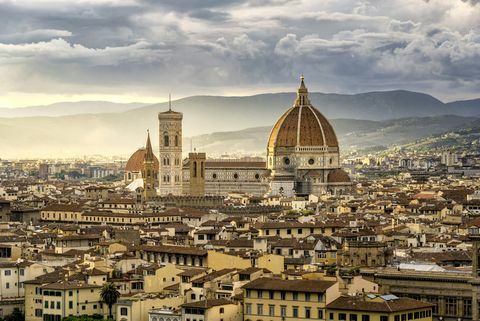 prachtige zonsondergang stadsgezicht uitzicht op de santa maria nouvelle duomo en de stad florence in het italiaanse toscane