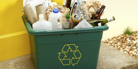 afval voor recycling aan de deur voor inzameling