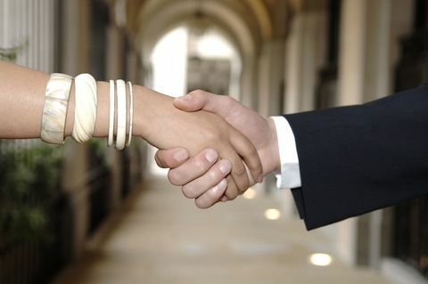 Hoe een deal te onderhandelen en goed te worden in onderhandelen