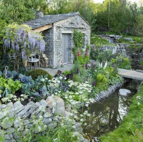 welkom in de tuin van yorkshire ontworpen door mark gregory, gebouwd door landform consultants chelsea flower show 2018