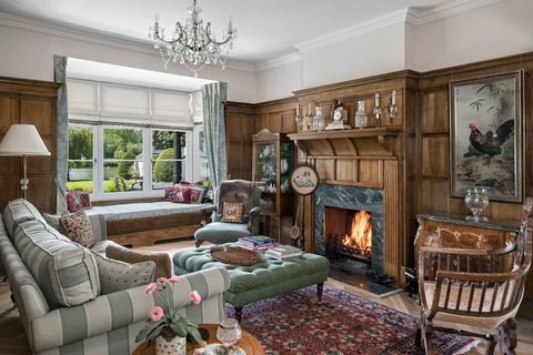 Toad Hall - Riversdale - Bourne End - salon - Savills