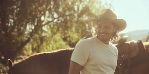 Luke Grimes met paard