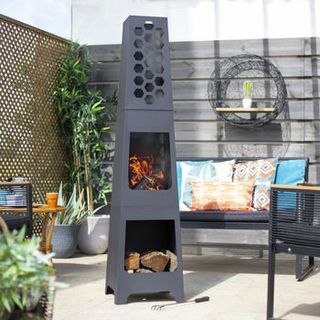 Honingraat Chiminea met houtopslag