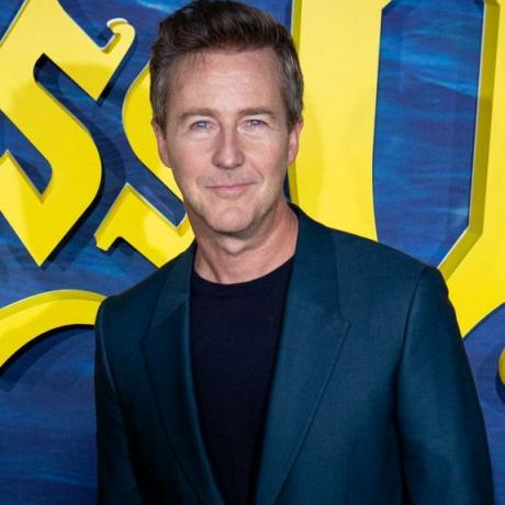 amerikaanse acteur edward norton woont de première van puñales por la espalda el misterio de glasui bij in callao bioscopen op 19 oktober 2022 in madrid, spanje foto door pablo cuadrawireimage