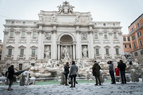 Trevi Fontein sneeuw Italië