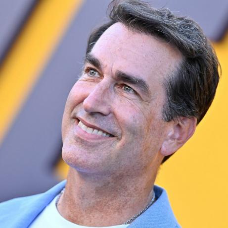 rob riggle woont de los angeles première van netflixs me time bij