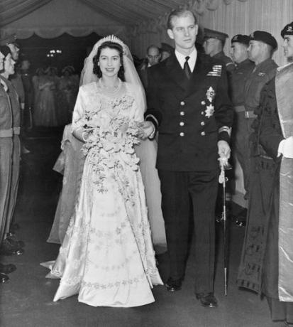 De koningin en prins Philip op hun trouwdag, november 1947