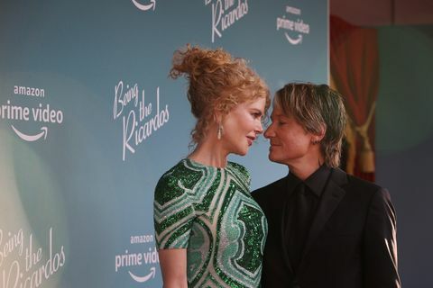 Sydney, Australië 15 december Nicole Kidman en Keith Urban wonen de Australische première van Being the Ricardos bij in het Hayden Orpheum foto paleis op 15 december 2021 in sydney, australië foto door lisa maree williamsgetty images woont de australische première van de ricardos zijn in het hayden orpheum picture palace op 15 december 2021 in sydney, australië foto door lisa maree williamsgetty afbeeldingen