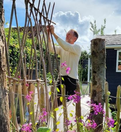 wat te doen in de tuin in mei bonensteunen