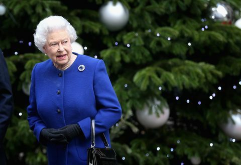 Koningin Elizabeth II woont de wekelijkse kabinetsbijeenkomst van de regering bij