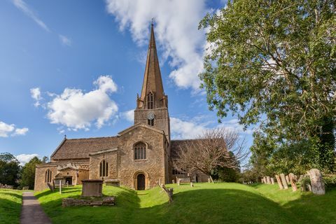 Waar werd Downton Abbey gefilmd? Bampton, St Mary's Church