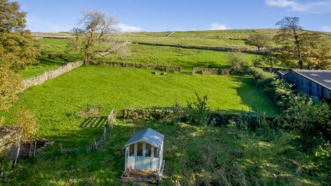 een prachtig onlangs gerenoveerd 17e-eeuws stenen huisje in het hart van de yorkshire dales staat te koop voor ﻿ 775.000