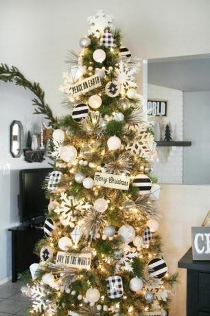 kerstboom versieren ideeën zwart en wit