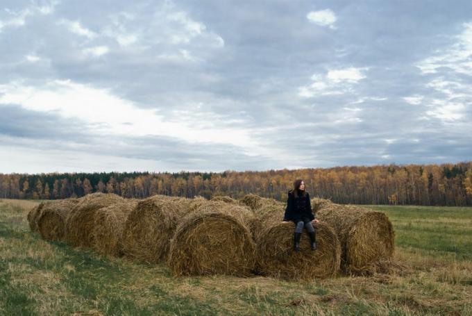 meisje in het veld