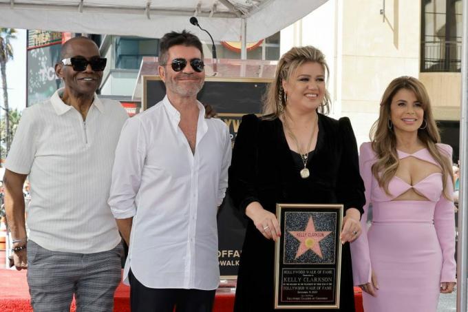 los angeles, californië 19 september l r randy jackson, simon cowell, kelly clarkson en paula abdul wonen hollywood bij Walk of Fame-sterceremonie voor Kelly Clarkson op 19 september 2022 in Los Angeles, Californië foto door Kevin Wintergetty afbeeldingen