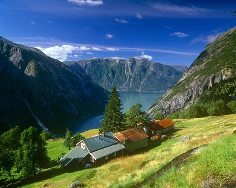 Het platteland van Noorwegen - bergen en fjord