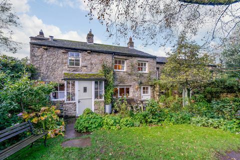 een prachtig onlangs gerenoveerd 17e-eeuws stenen huisje in het hart van de yorkshire dales staat te koop voor ﻿ 775.000