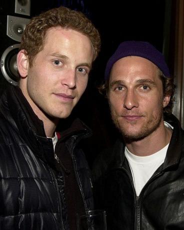 cole hauser matthew mcconaughey tijdens gq lounge karaoke-avond in gq lounge in los angeles, california, verenigde staten foto door j vespawireimage