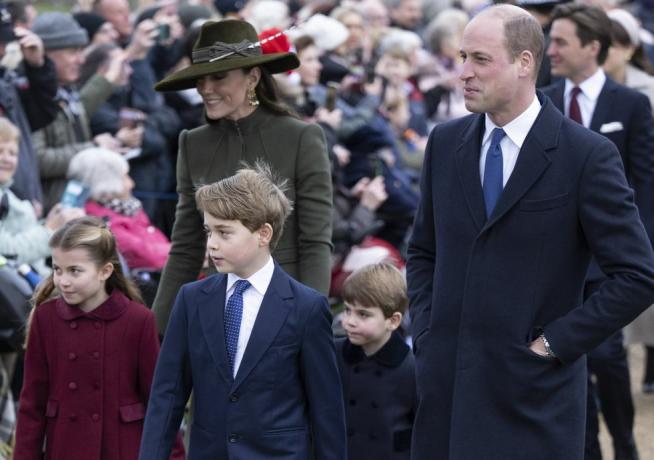 koning Charles III viert eerste kerstmis als vorst met koninklijke familie