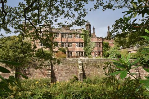 historisch kasteel is te koop in Stoke on Trent