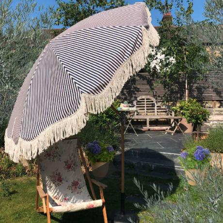 Grote buitenparasol met kwastjes