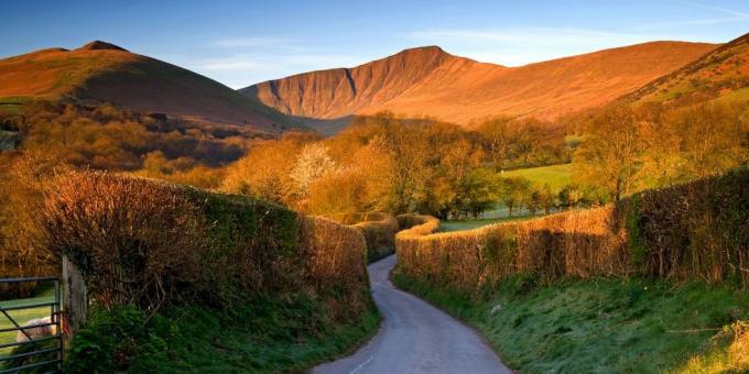 Black Mountain Pass - Brecon Beacons, Wales