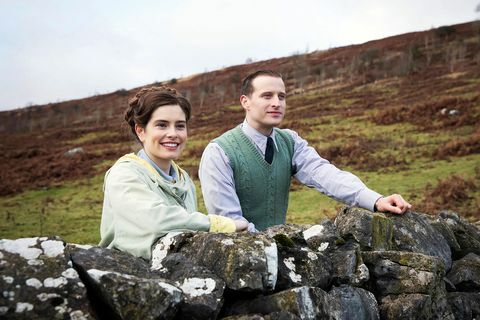 l tot r helen alderson gespeeld door rachel shenton en james herriot gespeeld door nicholas ralph