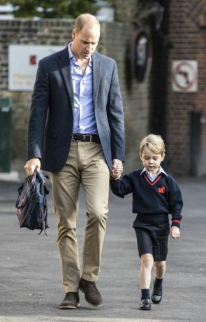 Prins George bezoekt Thomas Battersea op zijn eerste dag op school