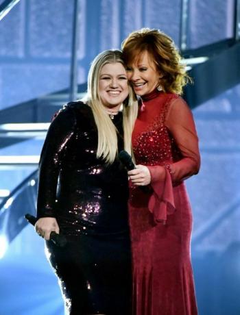 Reba McEntire en Kelly Clarkson ACM Awards Prestaties