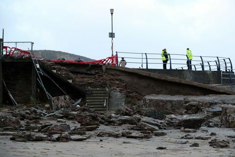 Storm Eleanor Cornwall portreath muurbeeld