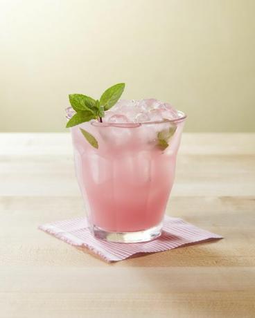 limonade met hibiscus-munt