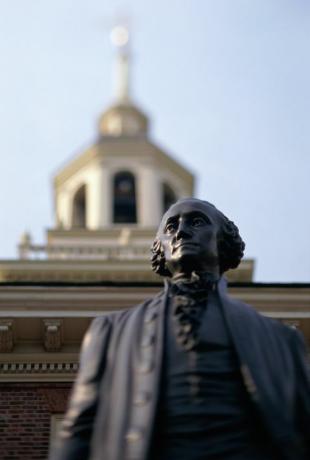 Philadelphia, het standbeeld van george washington bij onafhankelijkheidszaal