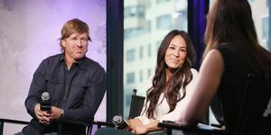 de build-serie presenteert chip joanna gaines die hun nieuwe boek 