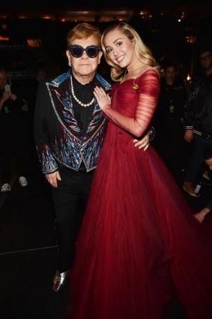 Miley Cyrus en Elton John voeren "Tiny Dancer" uit op Grammys 2018