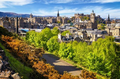 Uitzicht over historische Edinburgh van Calton Hill, Schotland, UK