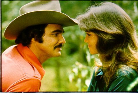 Burt Reynolds en Sally Field in Smoky and the Bandit.