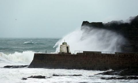 Storm Eleanor zwaait