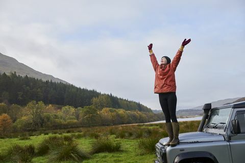 gelukkig vreugde auto platteland vrouw