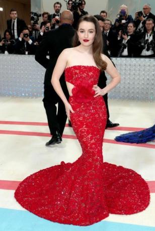 new york, new york mei 01 kaitlyn dever woont het 2023 met gala bij ter ere van karl lagerfeld a line van schoonheid in het Metropolitan Museum of Art op 01 mei 2023 in New York City foto door jeff kravitzfilmmagie