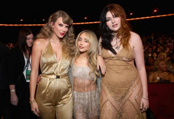 Taylor Swift, Sabrina Carpenter en Gayle bij de American Music Awards 2022
